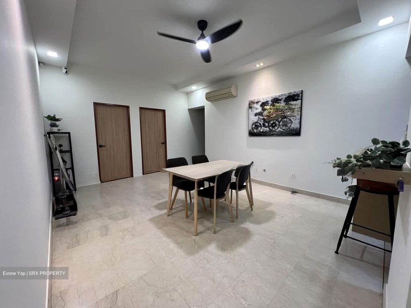 Simsville (D14), Condominium #631108011